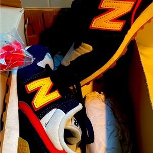 Pair of New Balance Trainers - Like New - Size 7